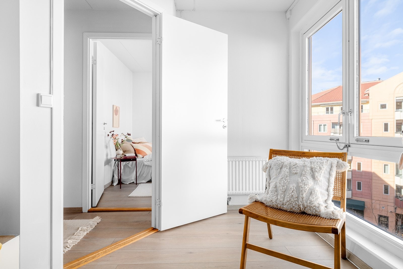 To av soverommene har adkomst fra gang. Galleribilde