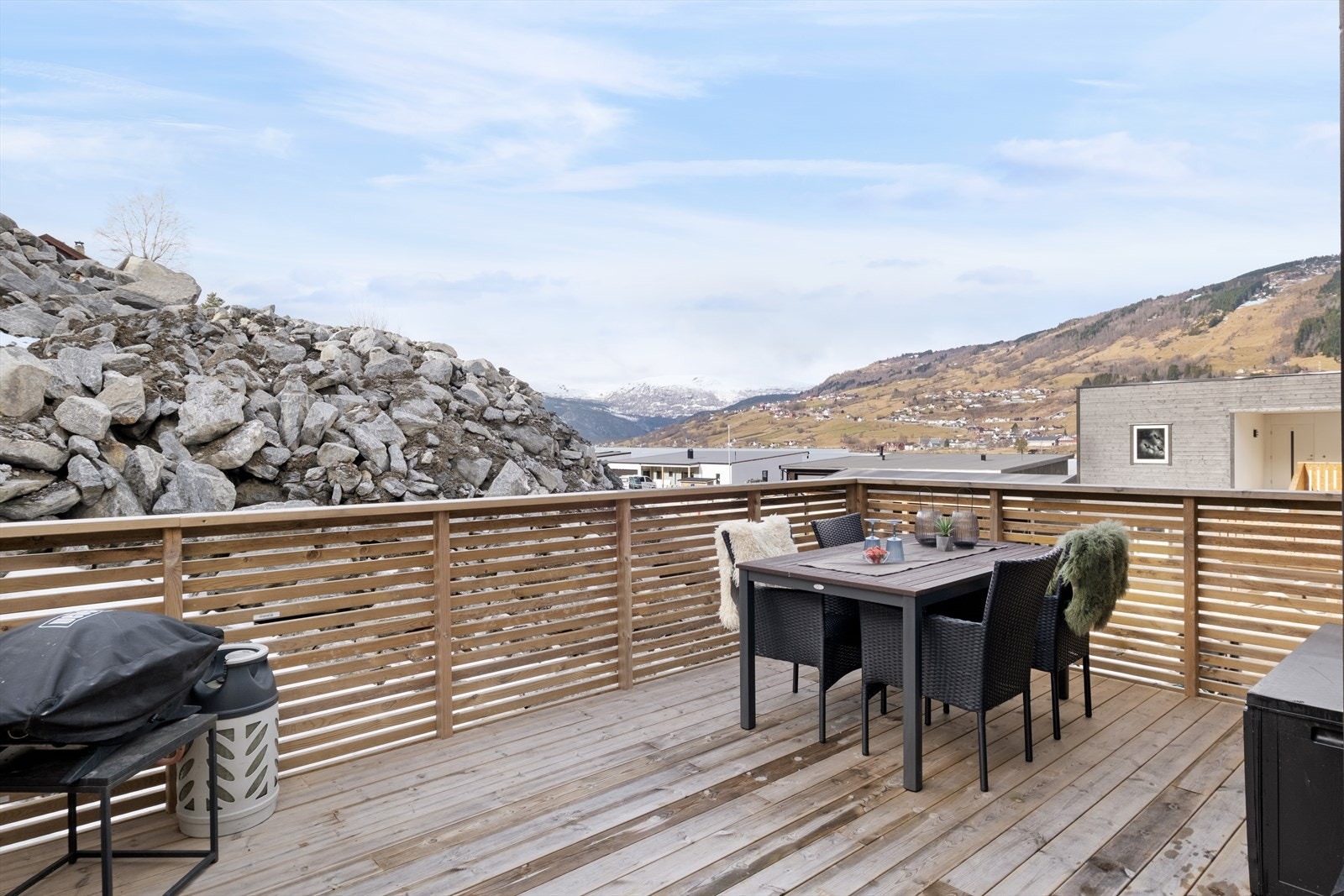Terrasse med tilkomst frå kjøkken. Galleribilde