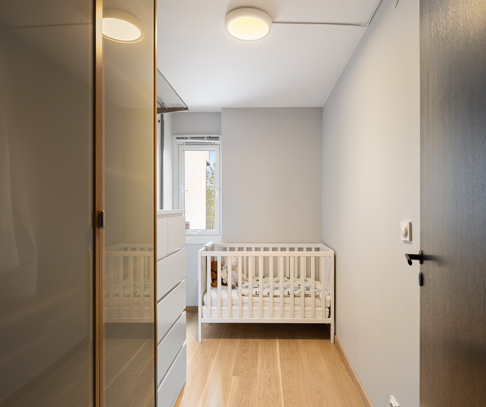 Praktisk rom som passer fint som barnerom, hjemmekontor eller walk in closet Galleribilde