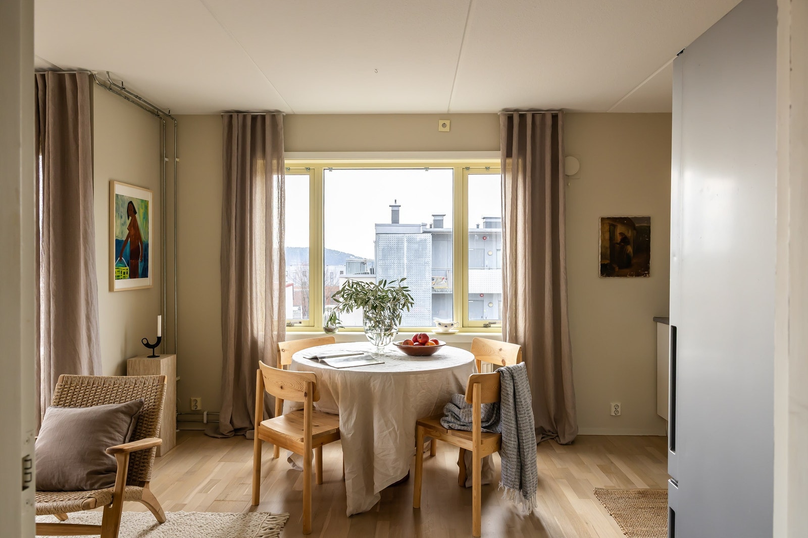 I og med at leiligheten ligger i toppetasjen er det begrenset innsyn Galleribilde