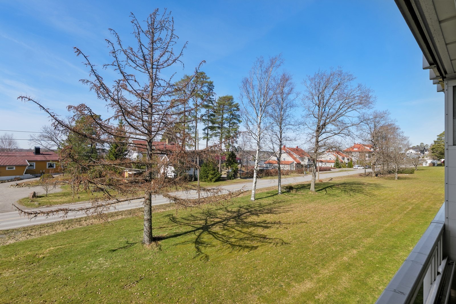 Her bor du med umiddelbar nærhet til sjøen, turstier i Hellaskogen og Teieskogen, samt Nøtterøy Golfbane. Galleribilde