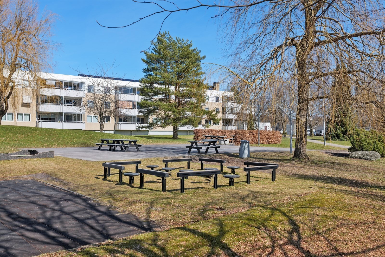 Området er veletablert og attraktivt, med umiddelbar nærhet til flotte turområder og sjøen med gode bademuligheter. Galleribilde