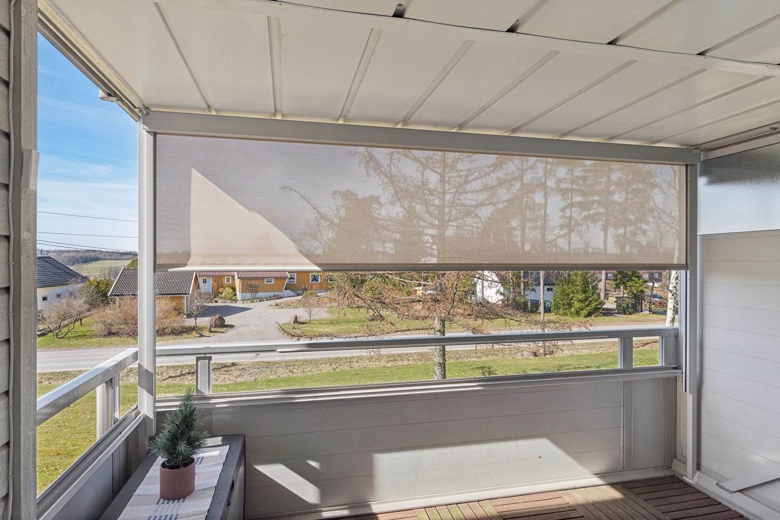 Praktisk solskjerming er montert for ekstra komfort på solrike dager. Galleribilde