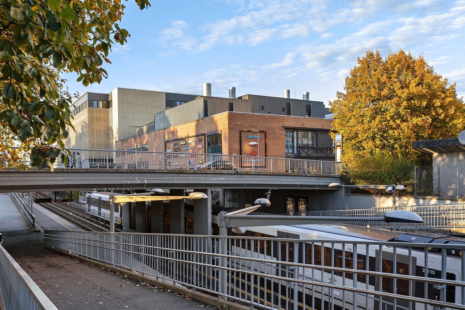 Fra boligen er det kort vei til offentlig transport. Galleribilde