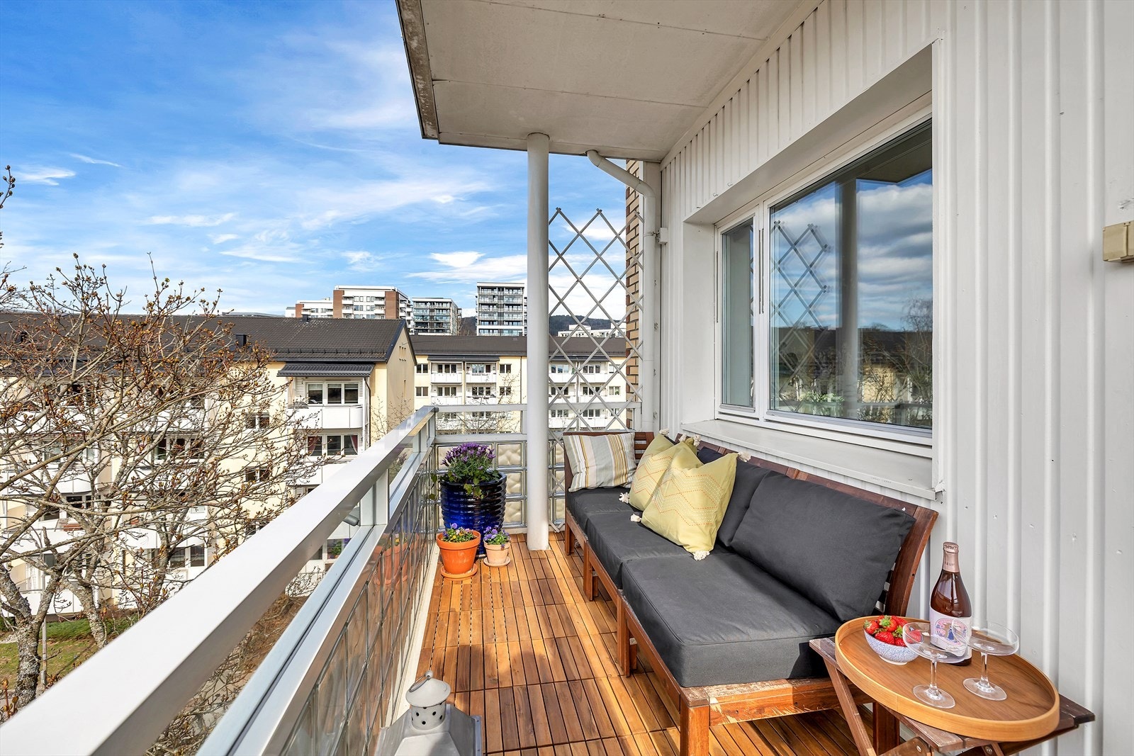 Det er god plass til å møblere med utemøbler etter eget ønske og behov. Galleribilde