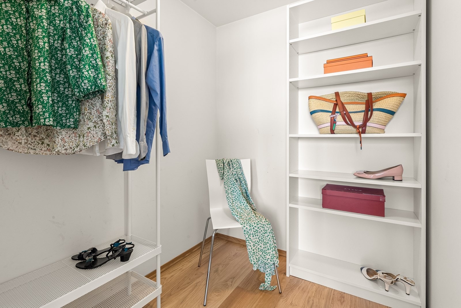 Leiligheten inkluderer en praktisk innvendig bod, som også kan brukes som walk-in closet. Galleribilde