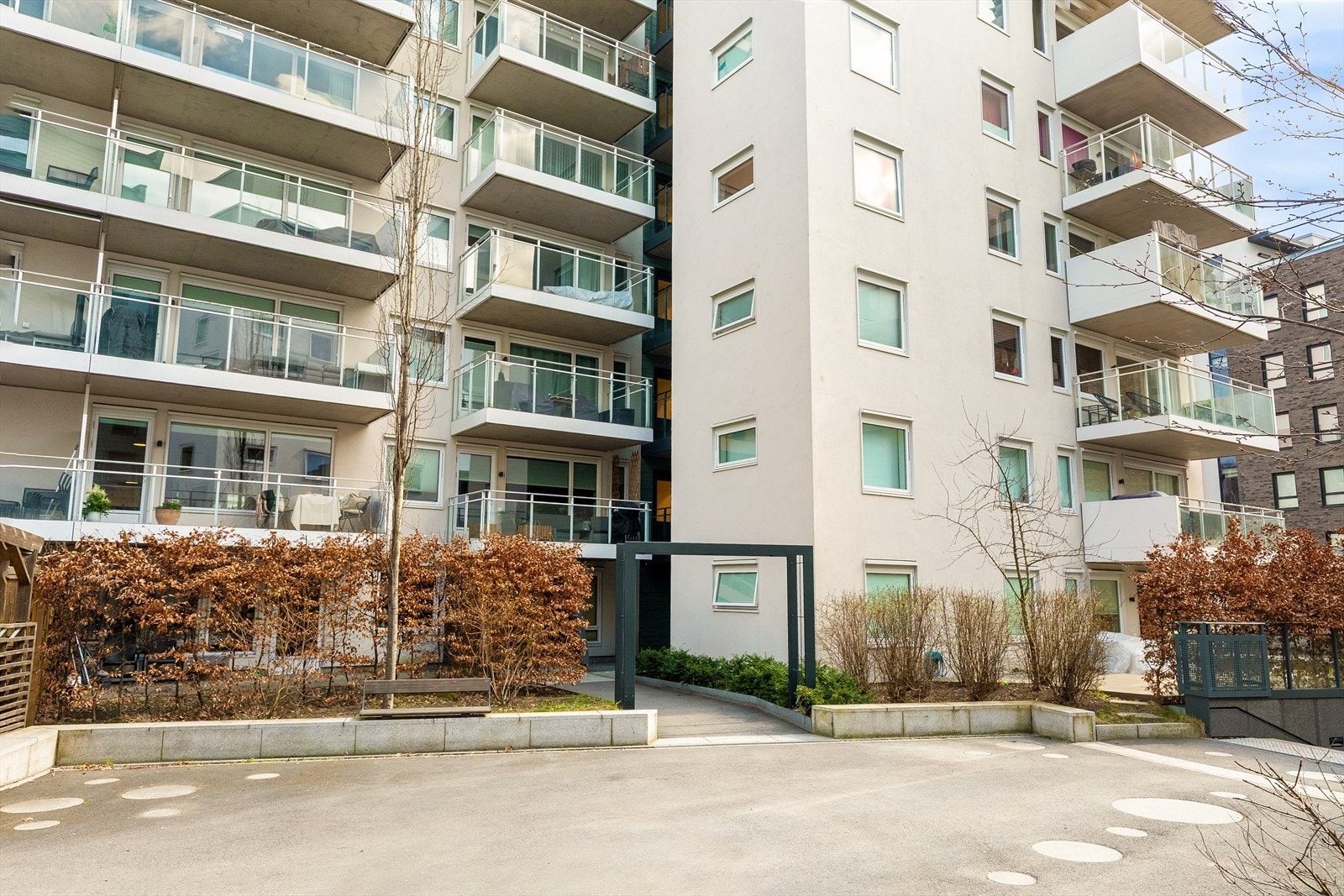 Inngangsparti. Galleribilde