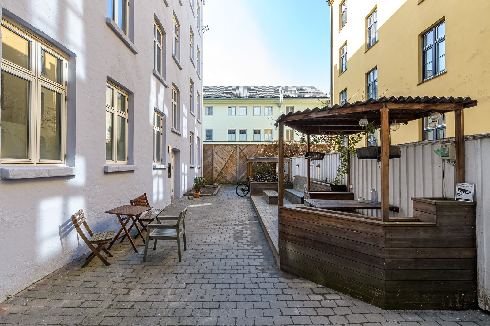 Hyggelig fellesområde i borettslagets indre gårdsrom. Galleribilde