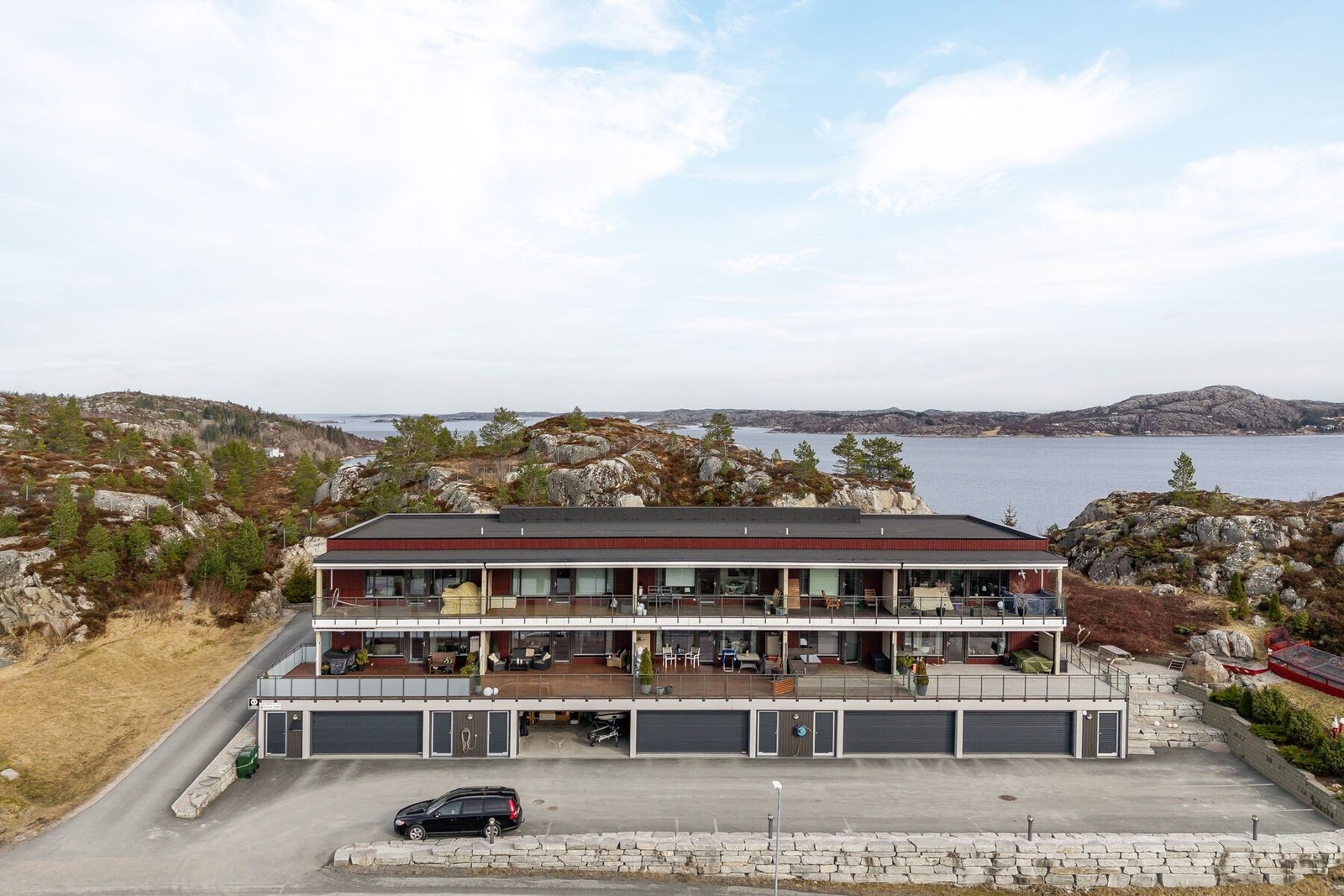 Leiligheten ligger på Vikantoppen og kan skilte med flott utsikt Galleribilde