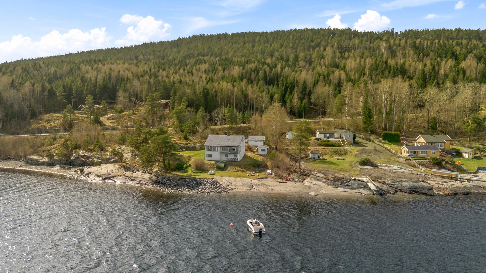 Bjørnstadveien 86 - sett fra fjorden Galleribilde