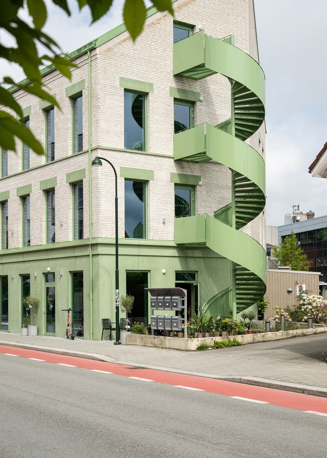 Borgenkvartalet i Stavanger Øst har garnbutikk, blomsterbutikk og interiørbutikk, samt kontorlokaler. Galleribilde