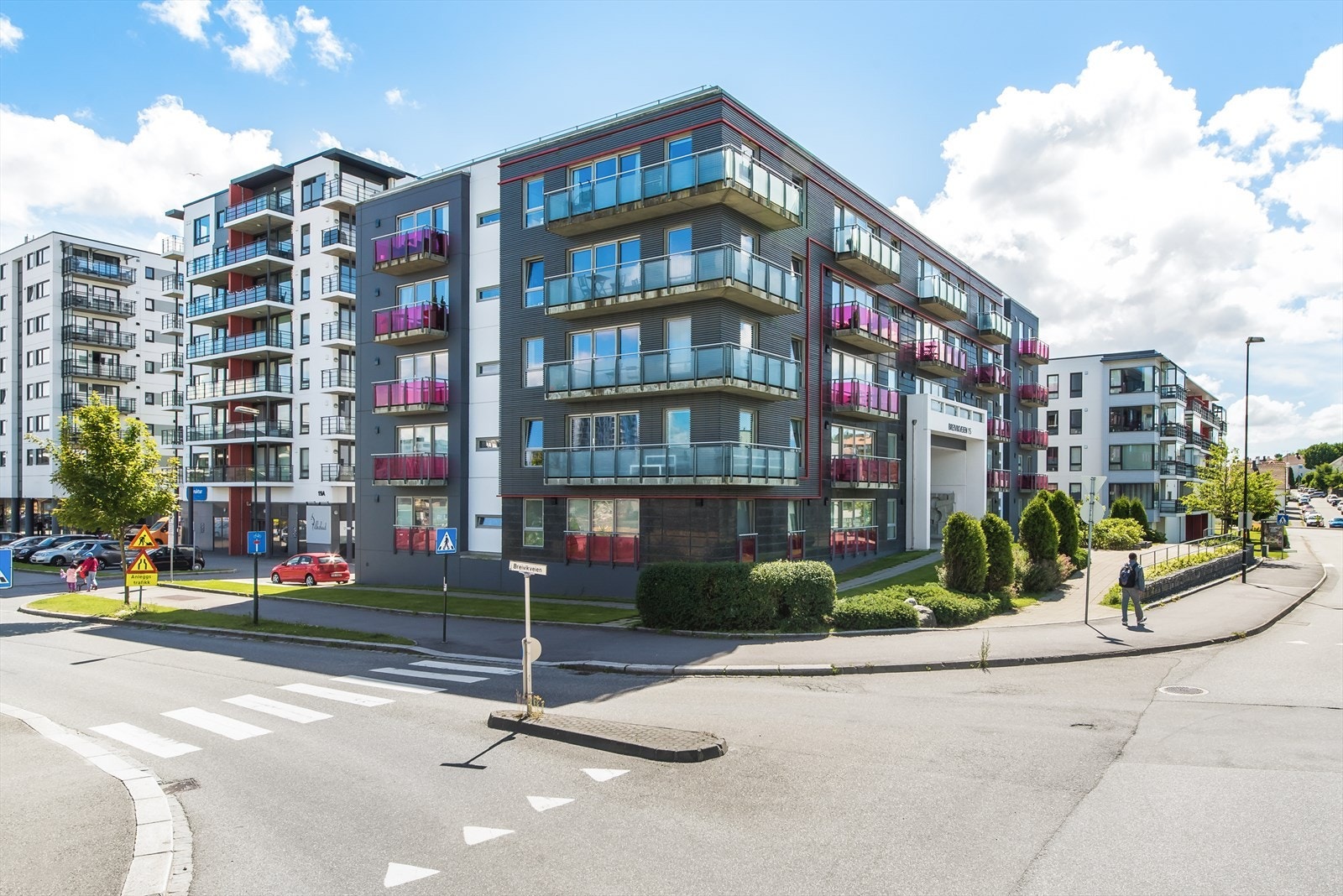 Her får man det beste fra to verdener - nærhet til sjø og flotte turområder kombinert med en lett tilgjengelig urban livsstil. Galleribilde
