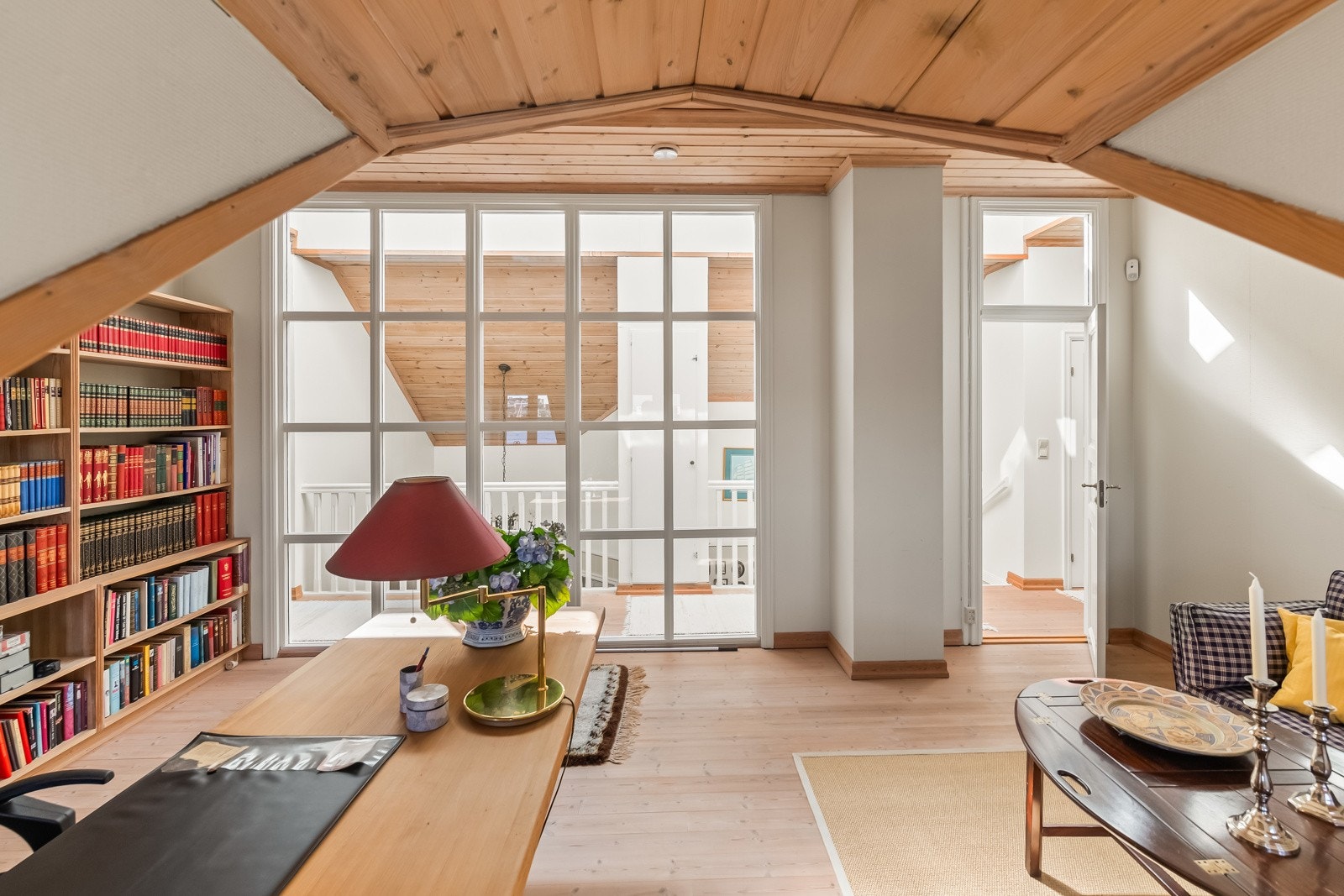 Stor og lun stue i 2. etasje Galleribilde