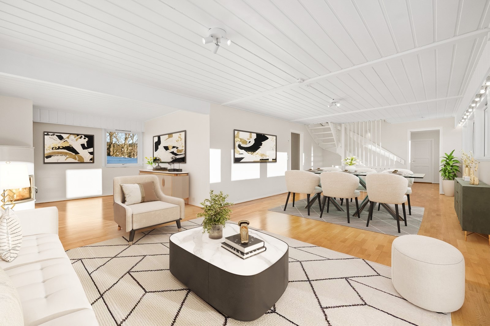 Stuen fremstår som romslig og innbydende, med god plass til både sofagruppe og spisebord. Her ligger alt til rette for hyggelige hverdagskvelder og sosiale sammenkomster med familie og venner. Galleribilde