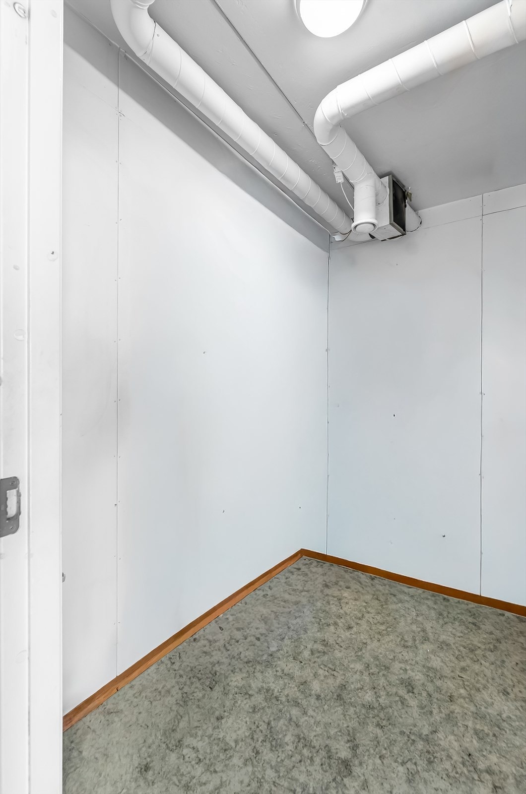 Leiligheten har egen bod som gir praktisk oppbevaringsplass til sesongutstyr, sportsutstyr eller andre eiendeler. Galleribilde