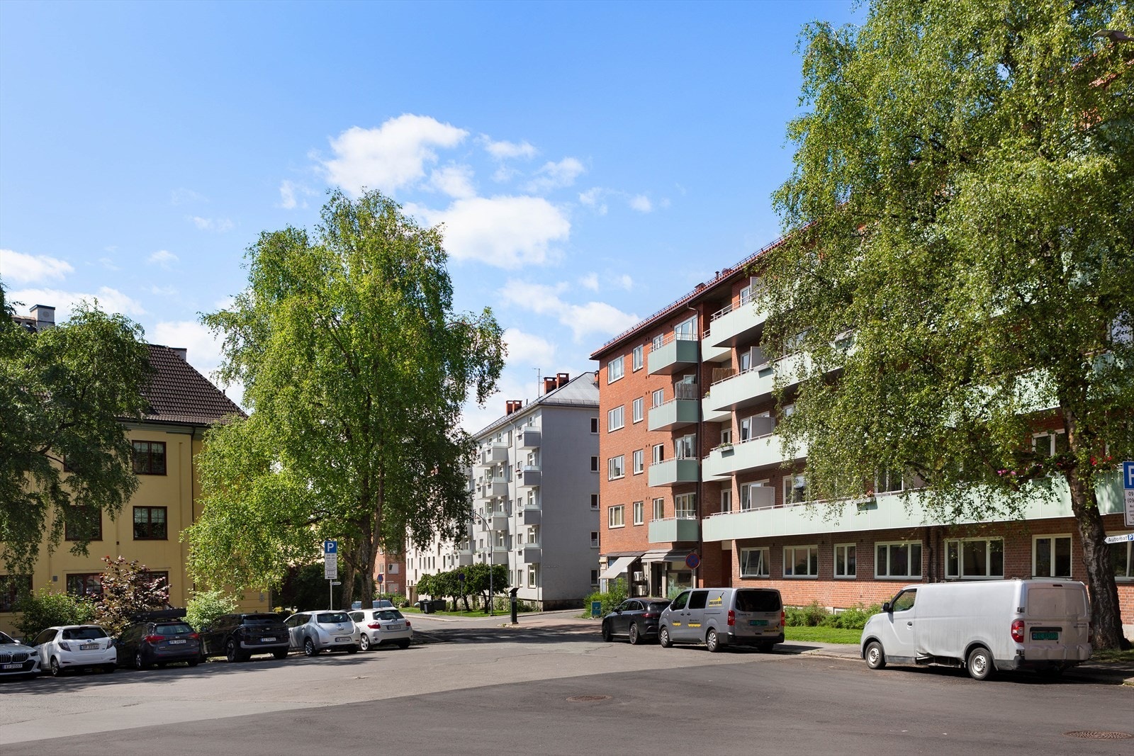 Aksjeselskapet består av 54 boliger og 2 næringsseksjoner. Galleribilde