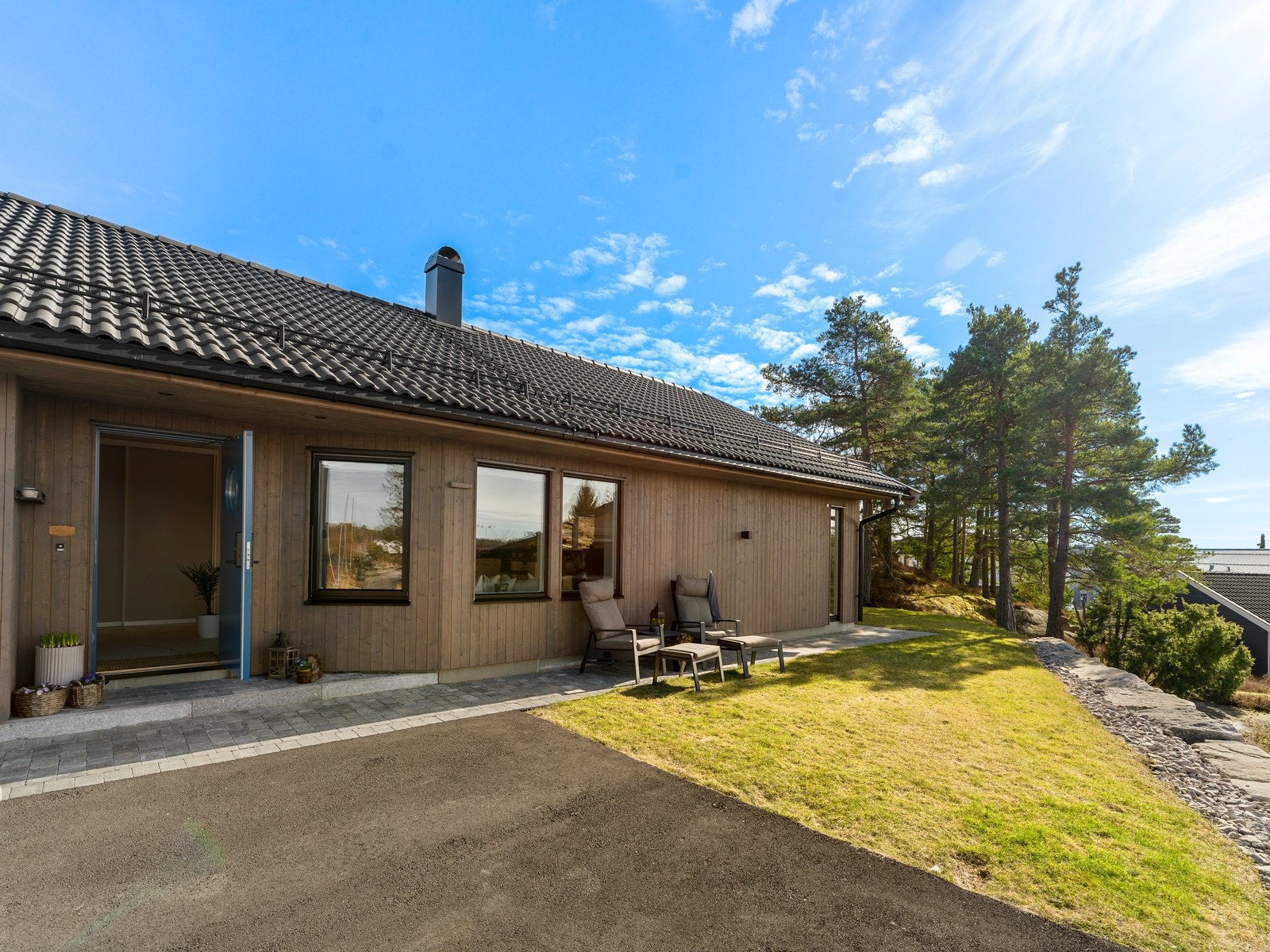 Her får du en bolig med gjennomgående høy standard, smarte løsninger og et hjemmemiljø som er både funksjonelt og stilfullt. Galleribilde