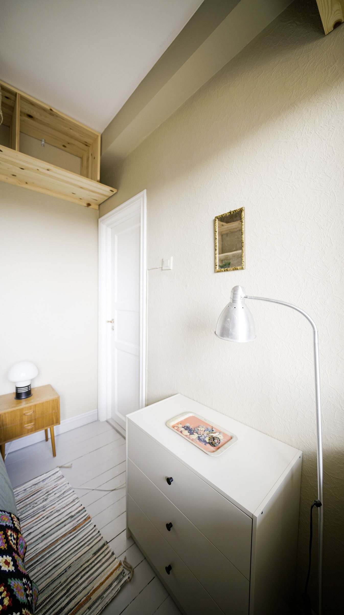 Det er plass til kommode/klesskap. Galleribilde