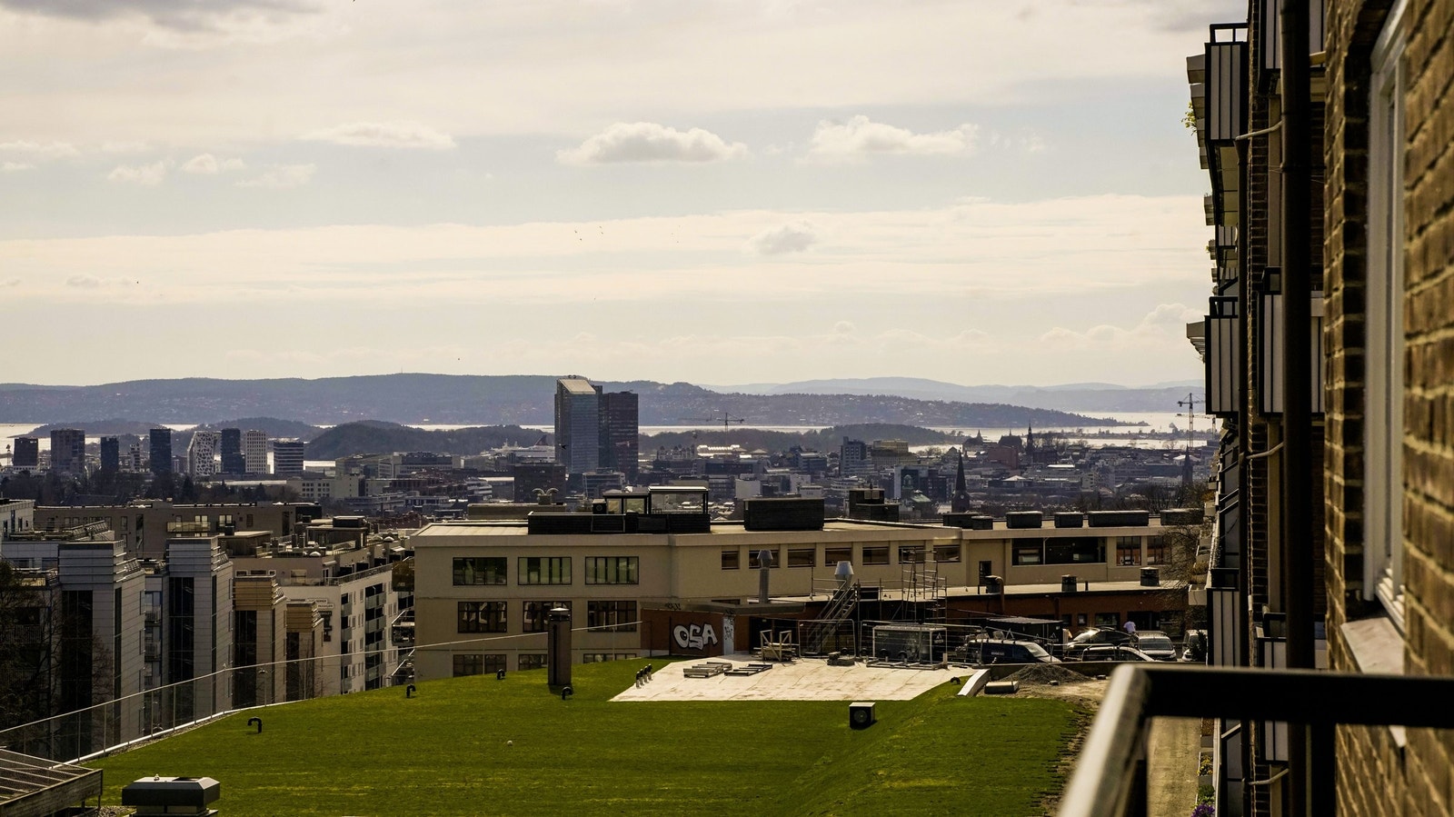En ettertraktet 2-roms på toppen av Rosenhoff med nydelig utsikt mot Oslofjorden. Galleribilde