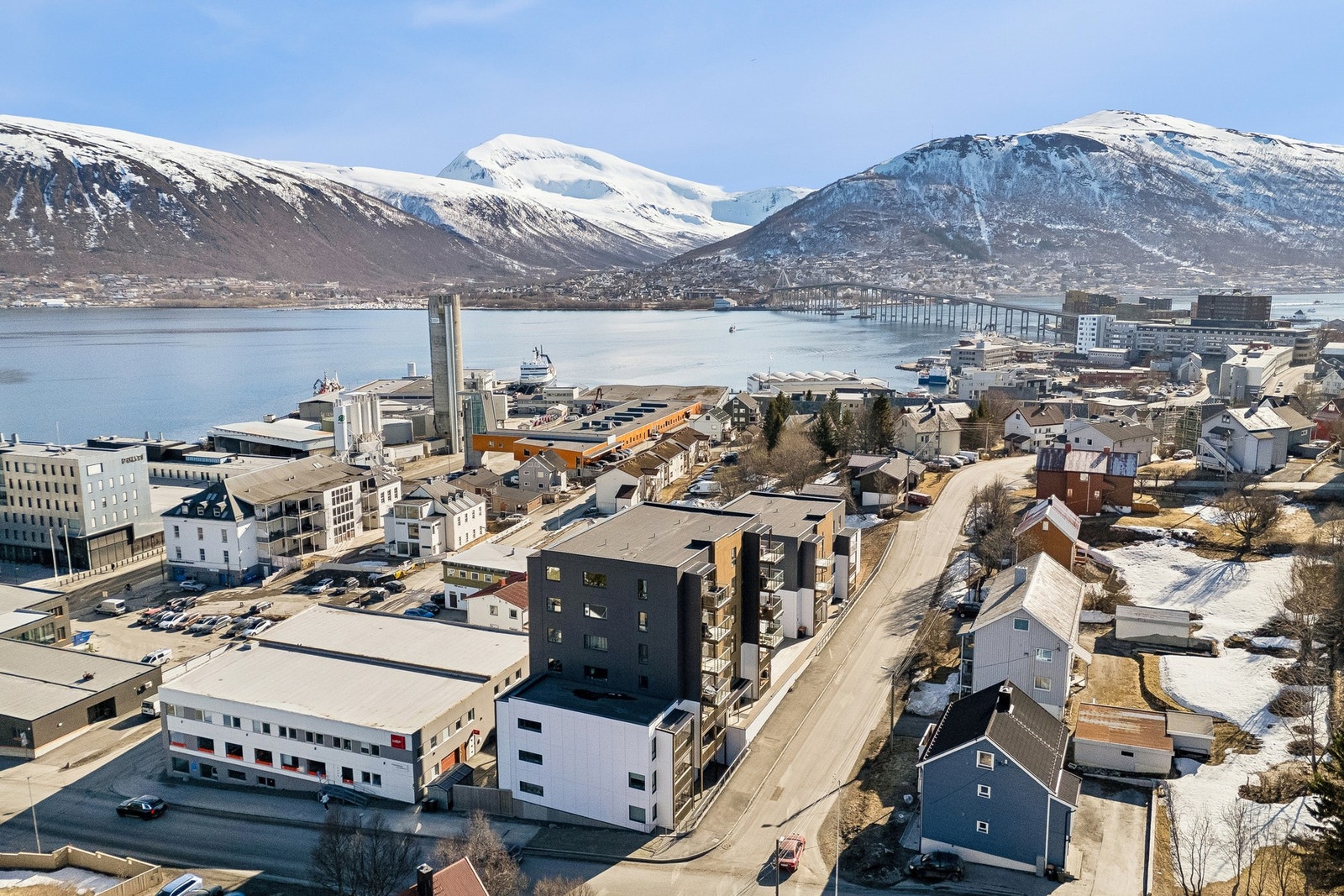 Og nærhet til dagligvare og treningssenter. Galleribilde