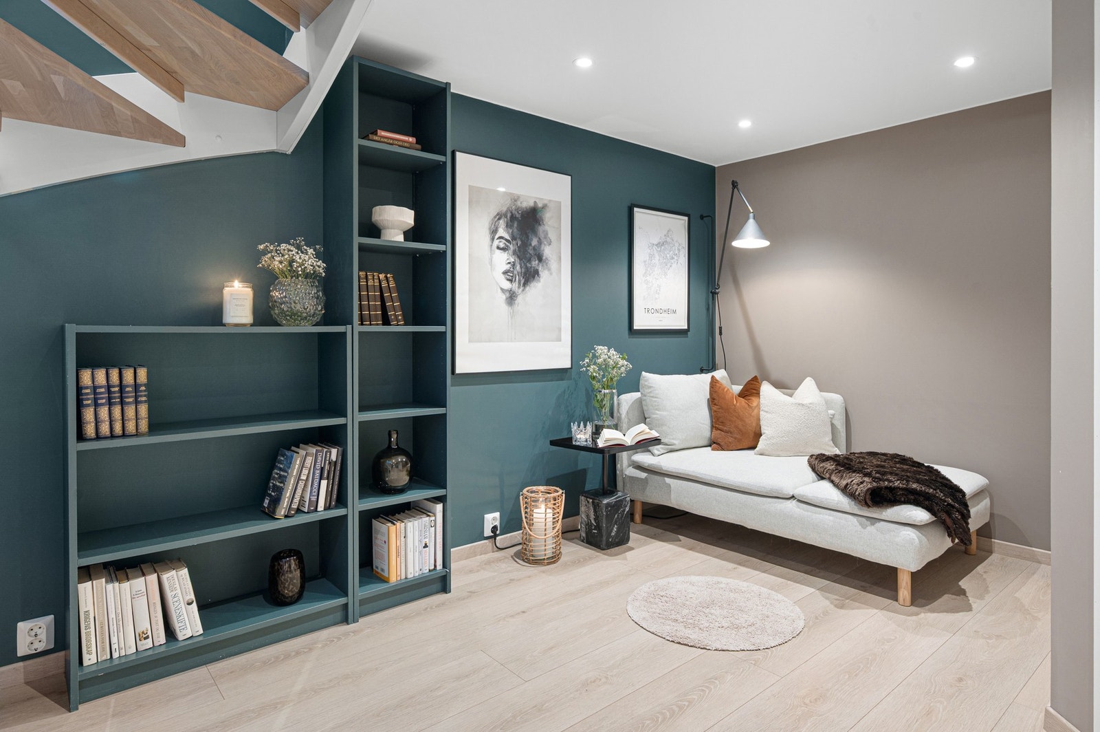 Lekker kjellerstue med god plass til sofagruppe. Galleribilde