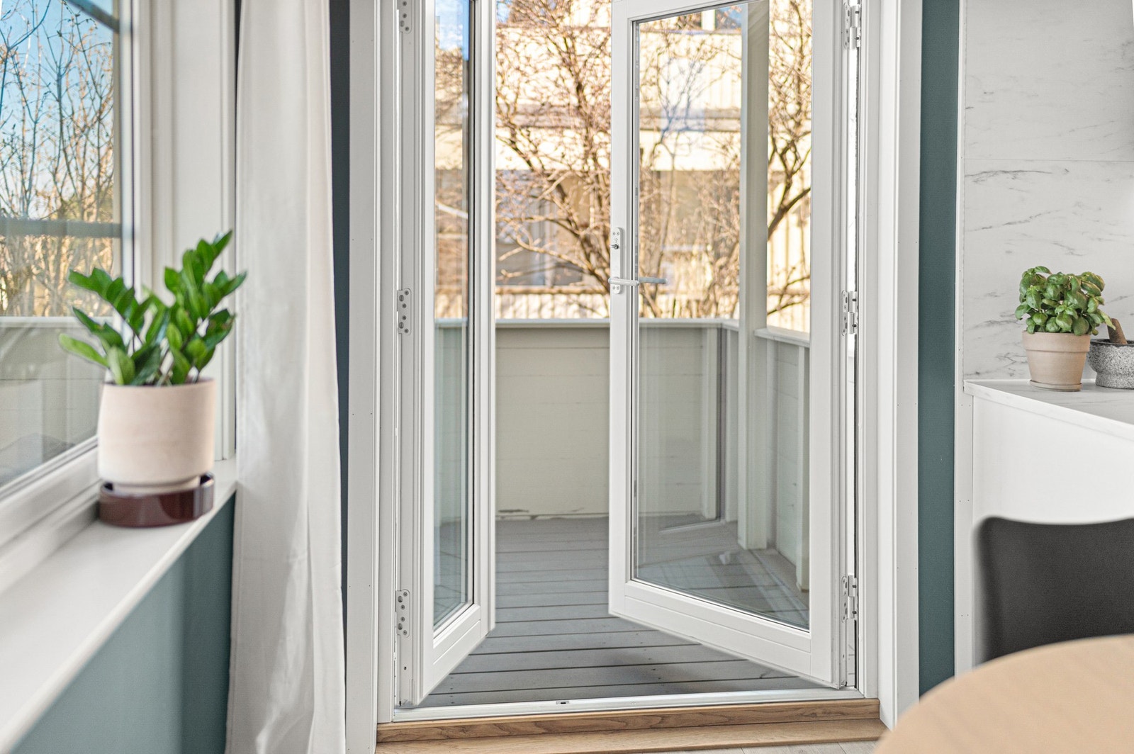 Fra kjøkkenet har du direkte utgang til en flott balkong. Galleribilde