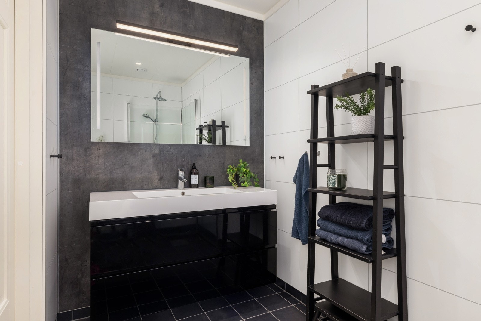 Badet fremstår som moderne og velholdt. Galleribilde