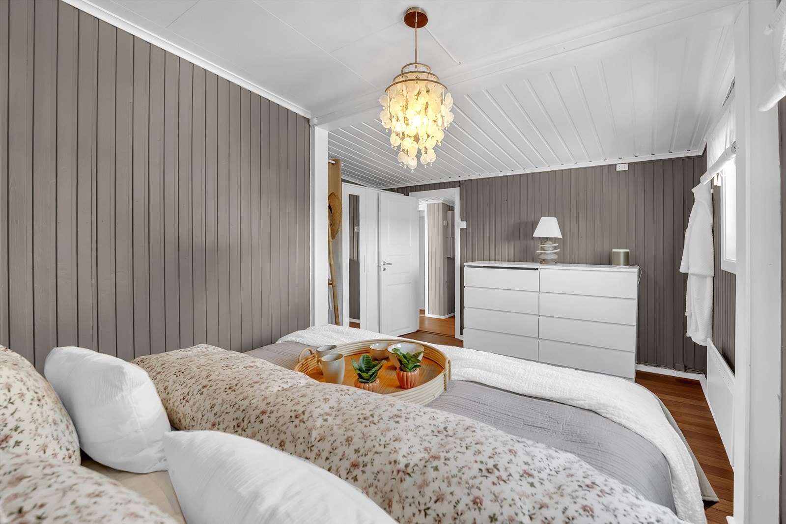 God plass til garderobeskap. Galleribilde