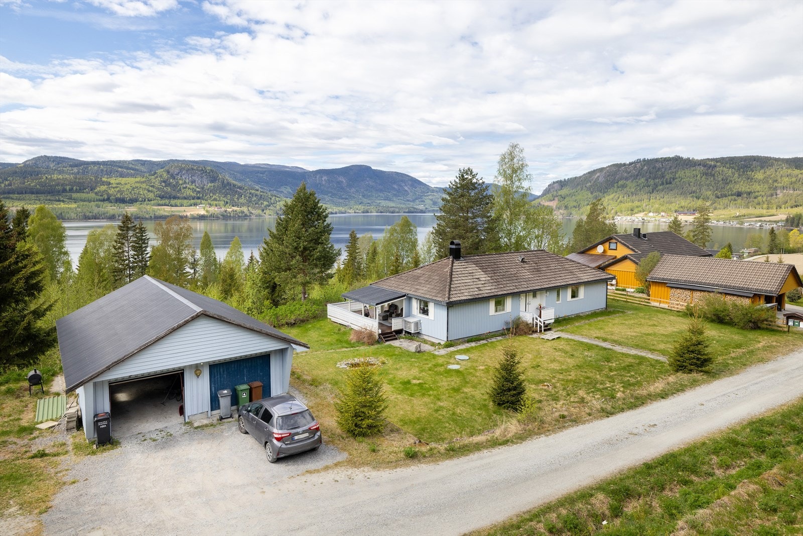 Enebolig beliggende med flott utsikt mot Sperillen. Galleribilde