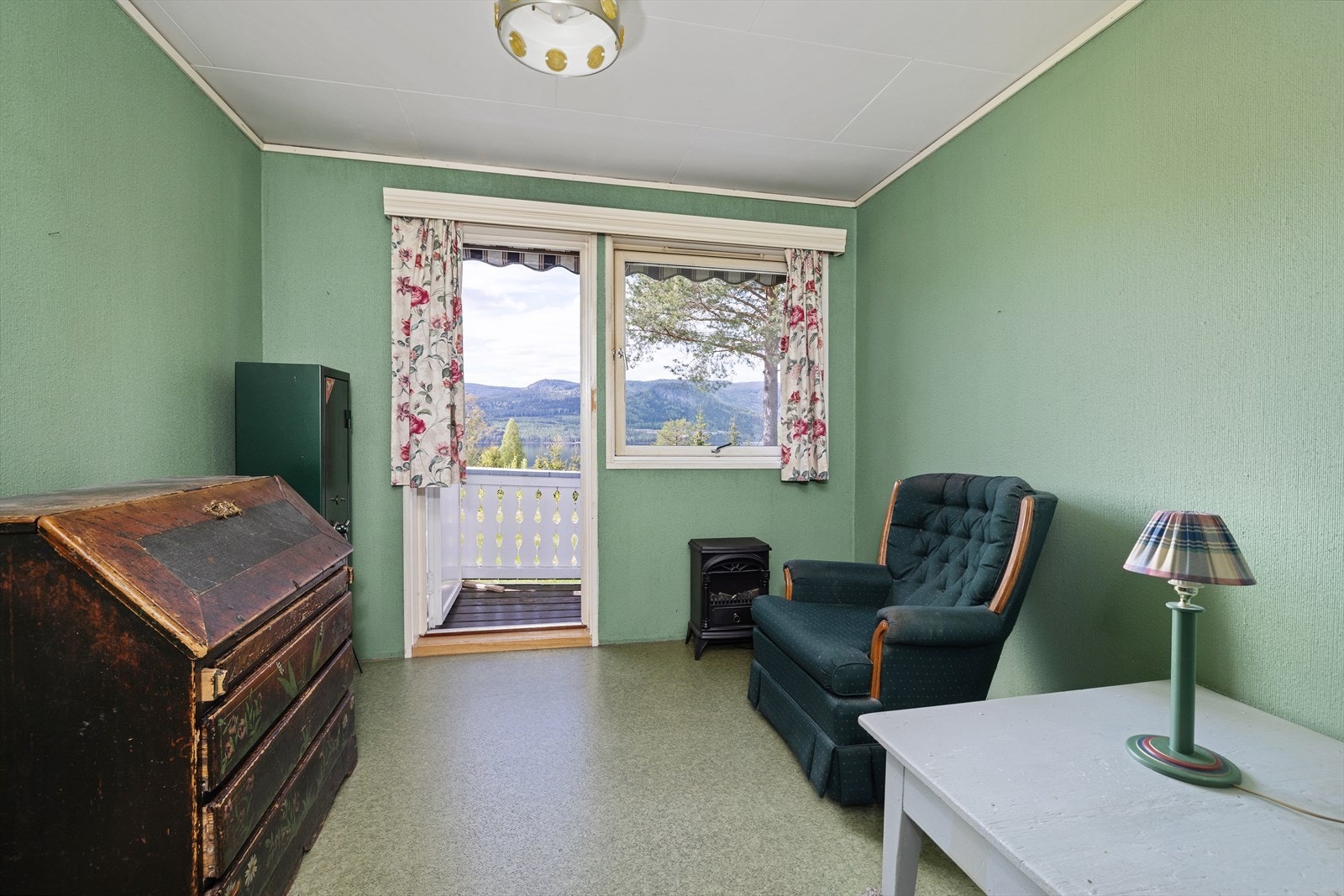 Soverom med direkte adkomst til uteplass. Galleribilde