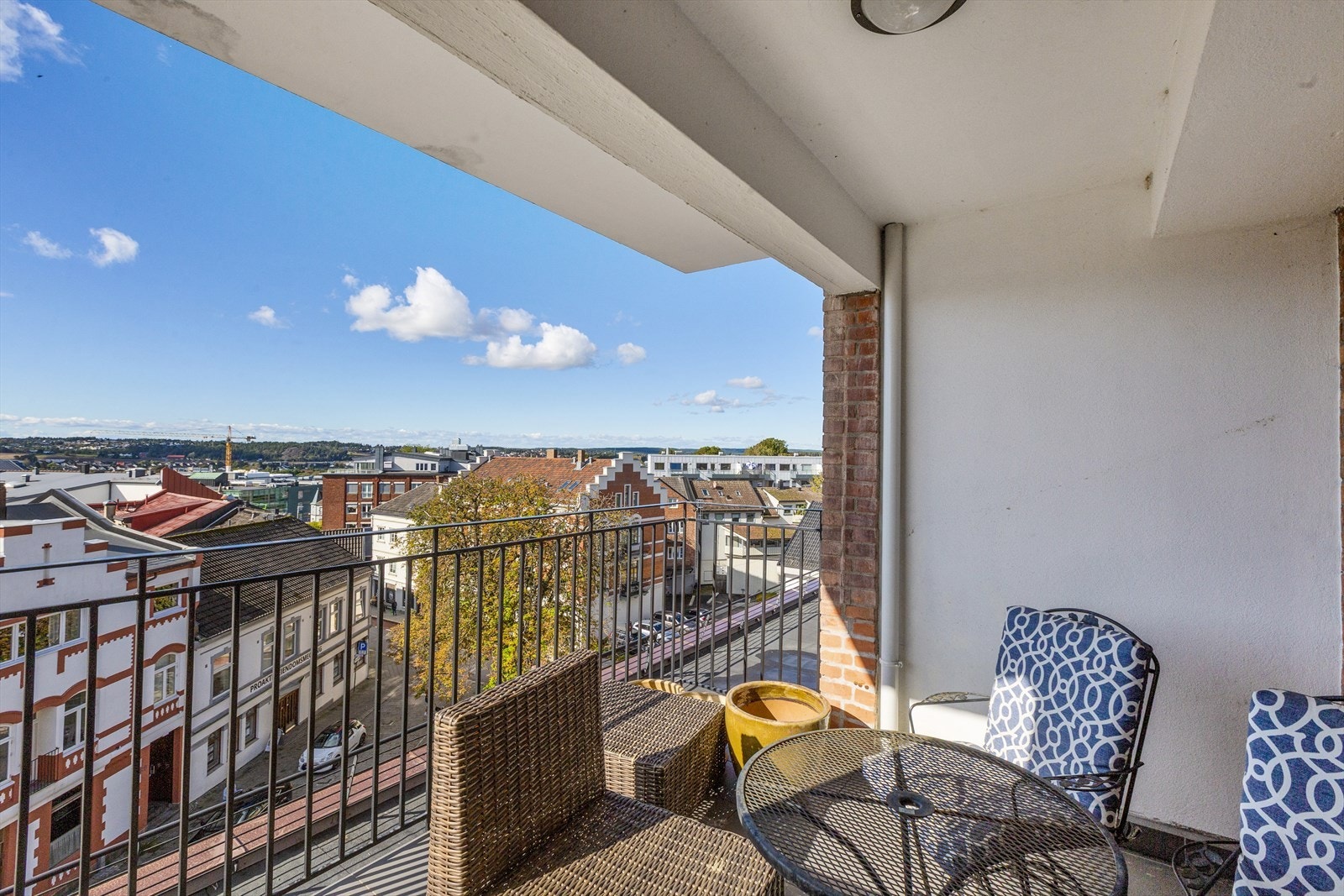 Fra terrassen er det majestetisk utsikt over byen Galleribilde