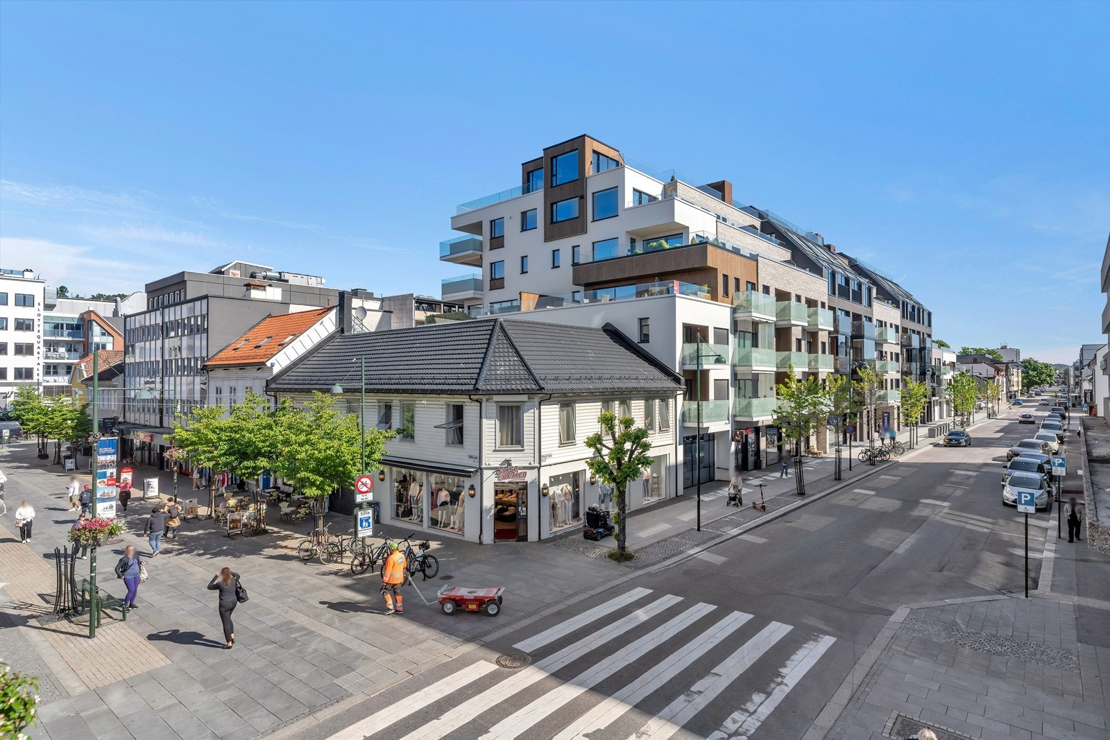 Boligen ligger få meter fra sentrums hovedgate Galleribilde