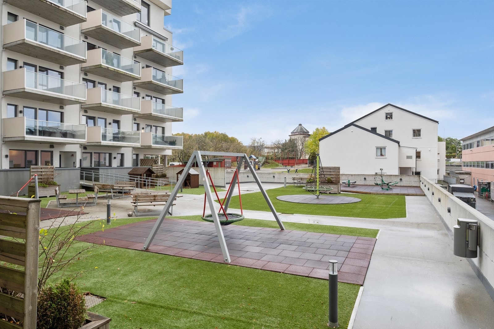Lun lekeplass, perfekt for avslapping og sosiale sammenkomster. Galleribilde