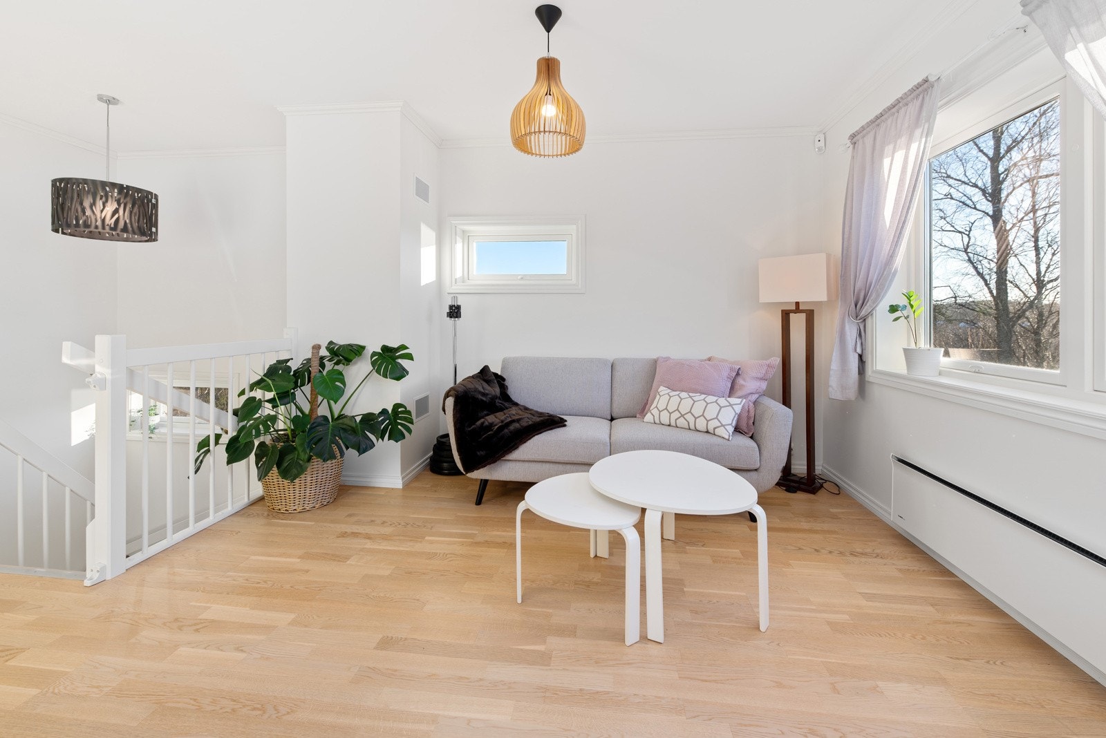 I sentrum av andre etasje er ytterligere en stue, et perfekt sted for barnas lek og moro i kombinasjon som en dedikert TV-stue. Galleribilde