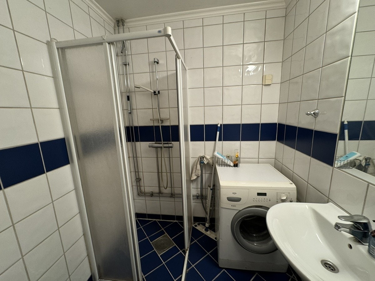 Bad - Det er totalt 2 stk bad med dusjkabinett i leiligheten Galleribilde