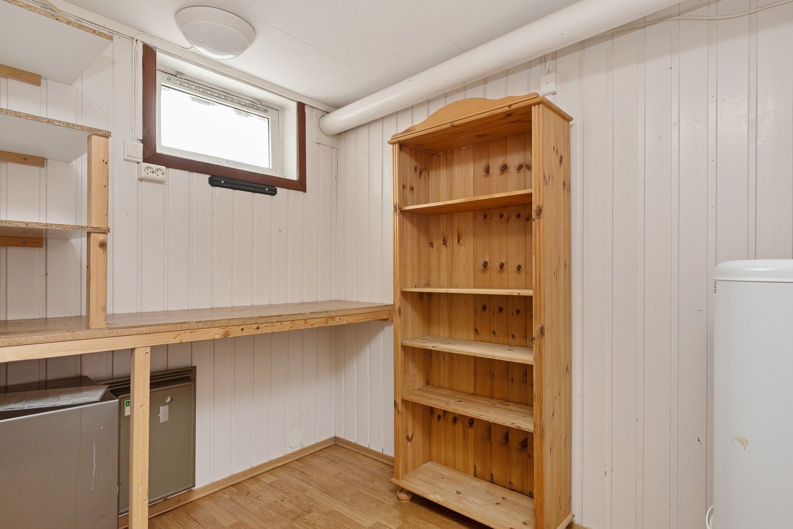 Bod i kjeller. Varmtvannsbereder plassert her. Galleribilde