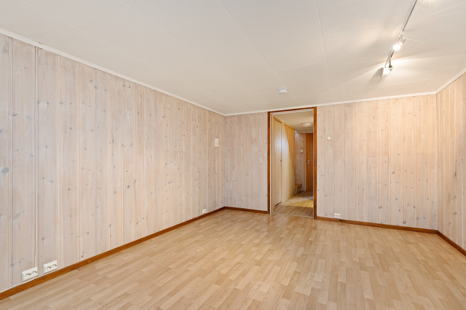 Kjellerstue med flere bruksmuligheter. Galleribilde