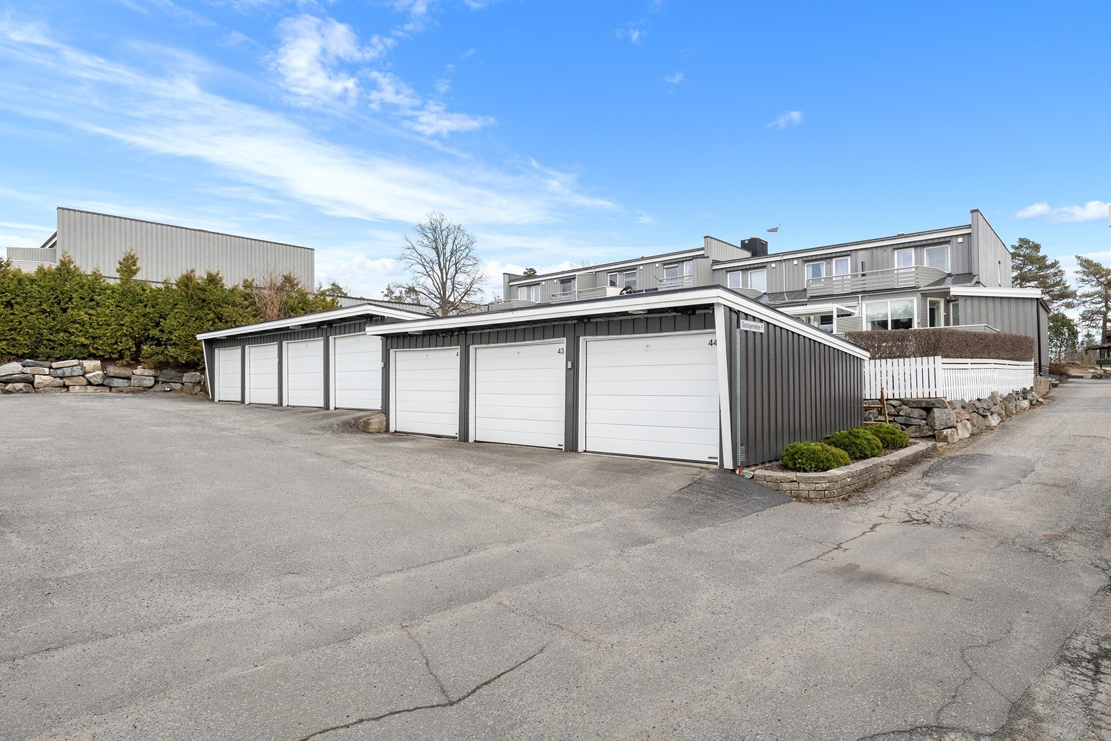 Mjølners vei 2 disponerer garasje nr. 39 i felles garasje rekke. Galleribilde