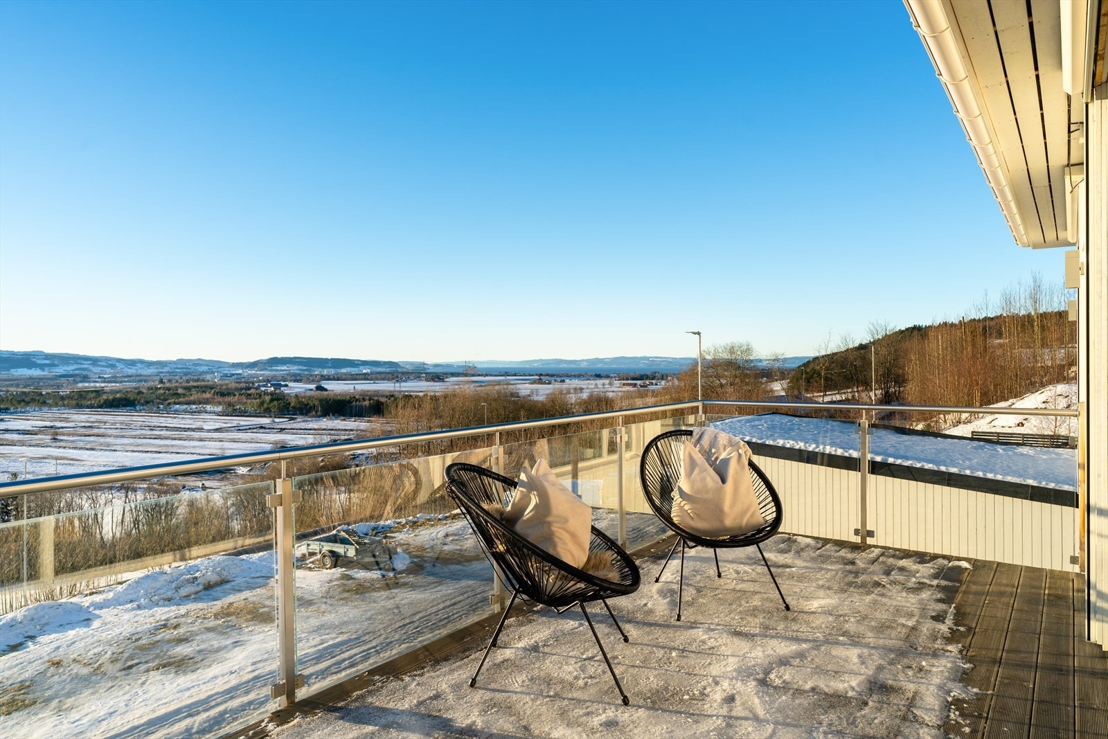 Fritt utsyn over Verdal og fjorden. Galleribilde