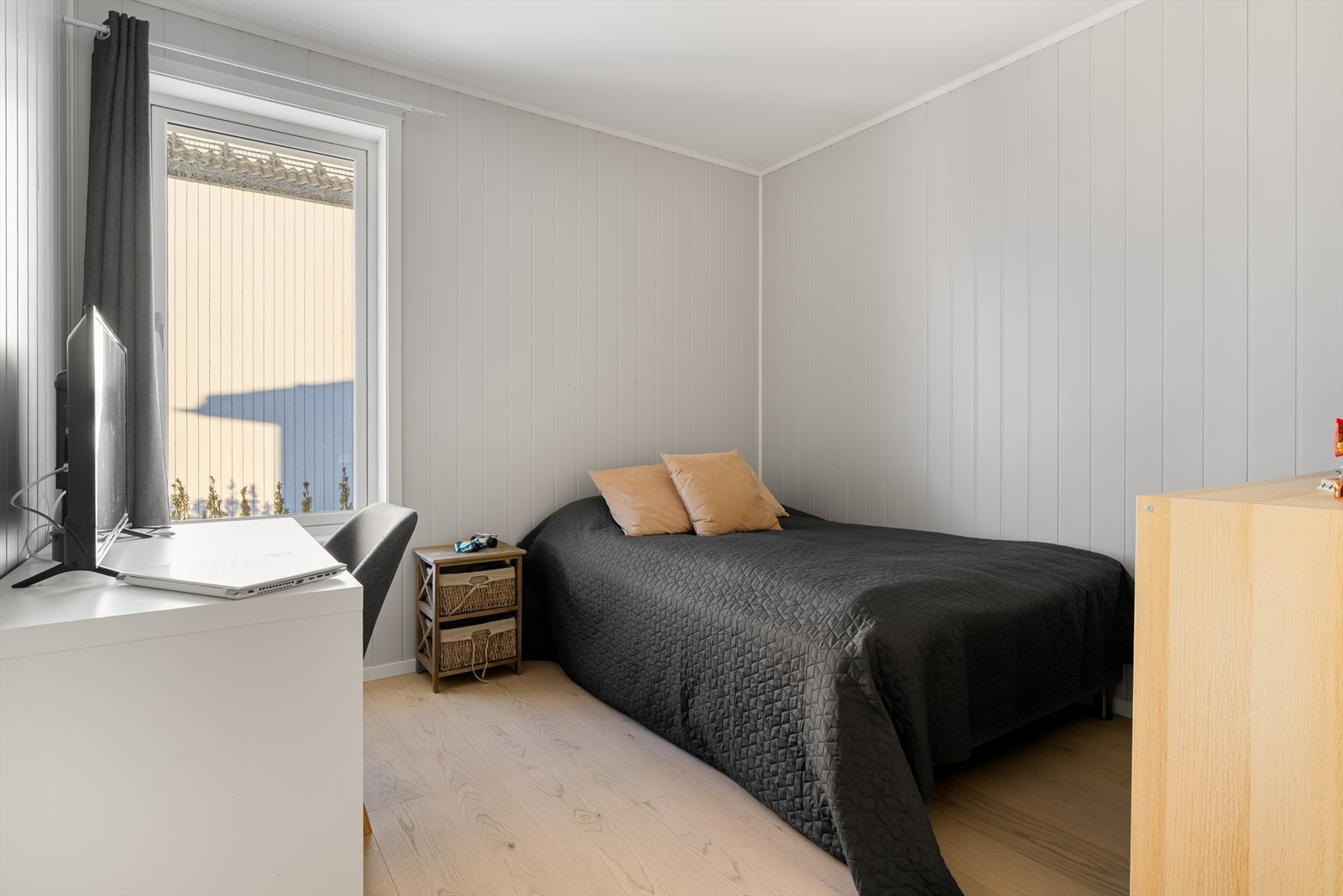 Begge soverommene i denne etasjen er på 9,5 kvm og har god plass til dobbelseng og garderobe. Galleribilde