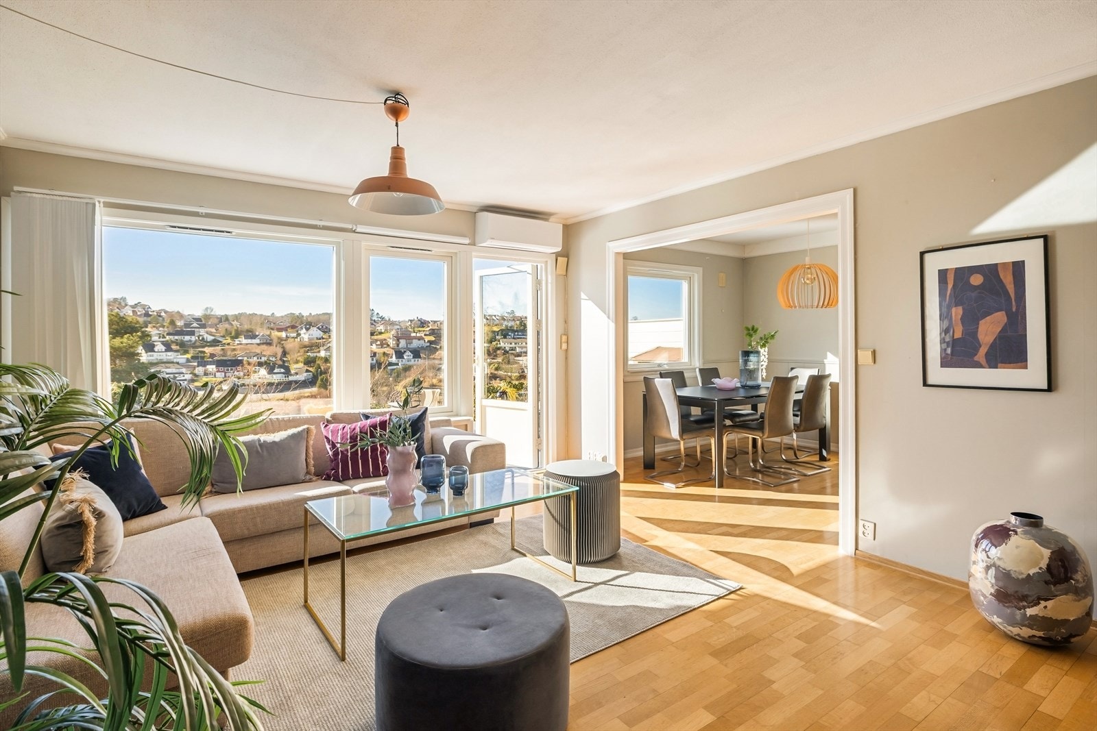 Lys og romslig stue på hele 33 m². Galleribilde