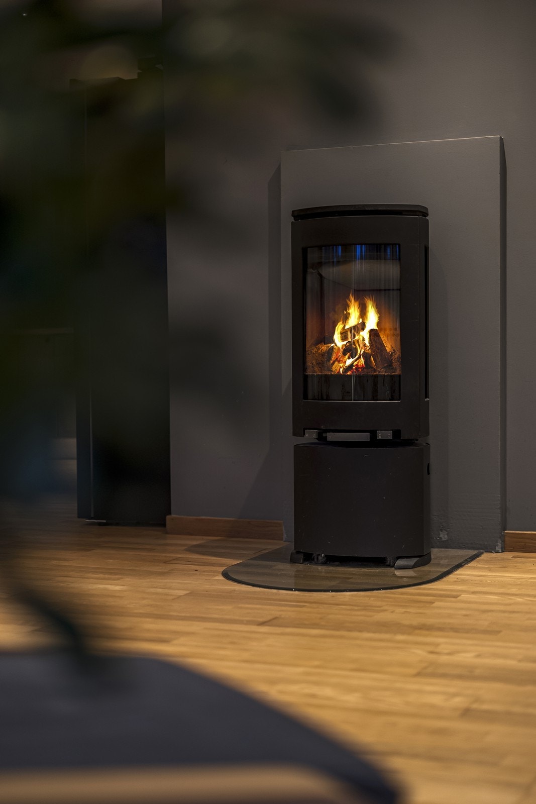Vedovn sørger for varme og hygge på kjølige dager, med nye brannplater i 2026. Galleribilde
