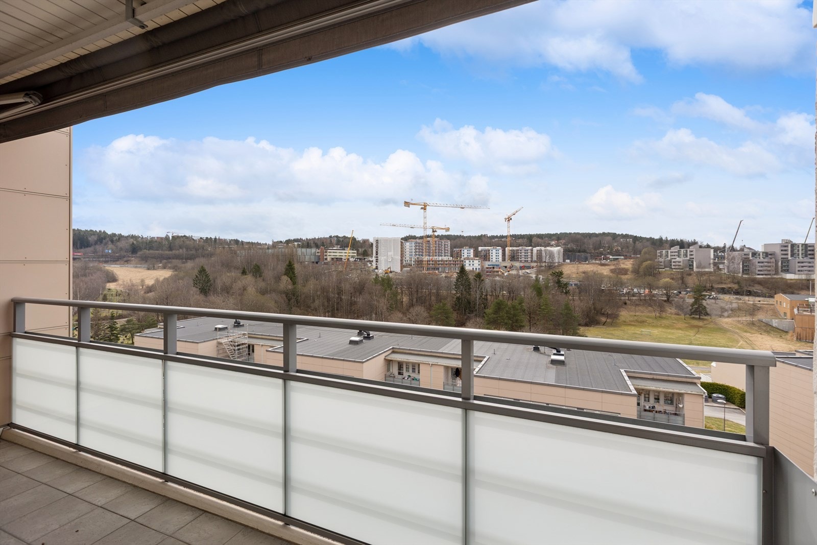 Området byr på et rikt utvalg av tur- og rekreasjonsmuligheter, med kort vei til stiene i Østmarka og idrettsanleggene på Rommensletta. Galleribilde