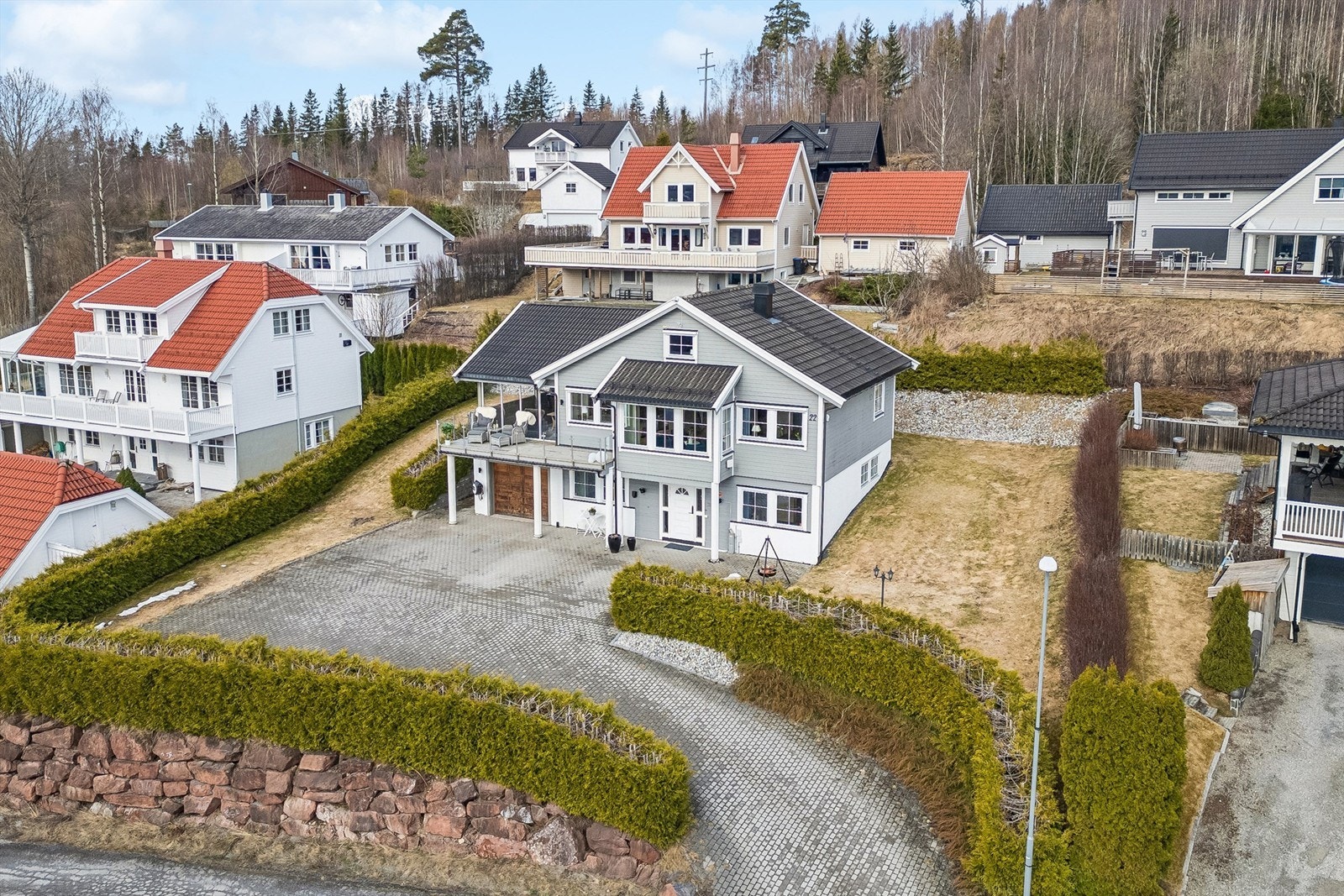 Fasade og innkjørsel Galleribilde