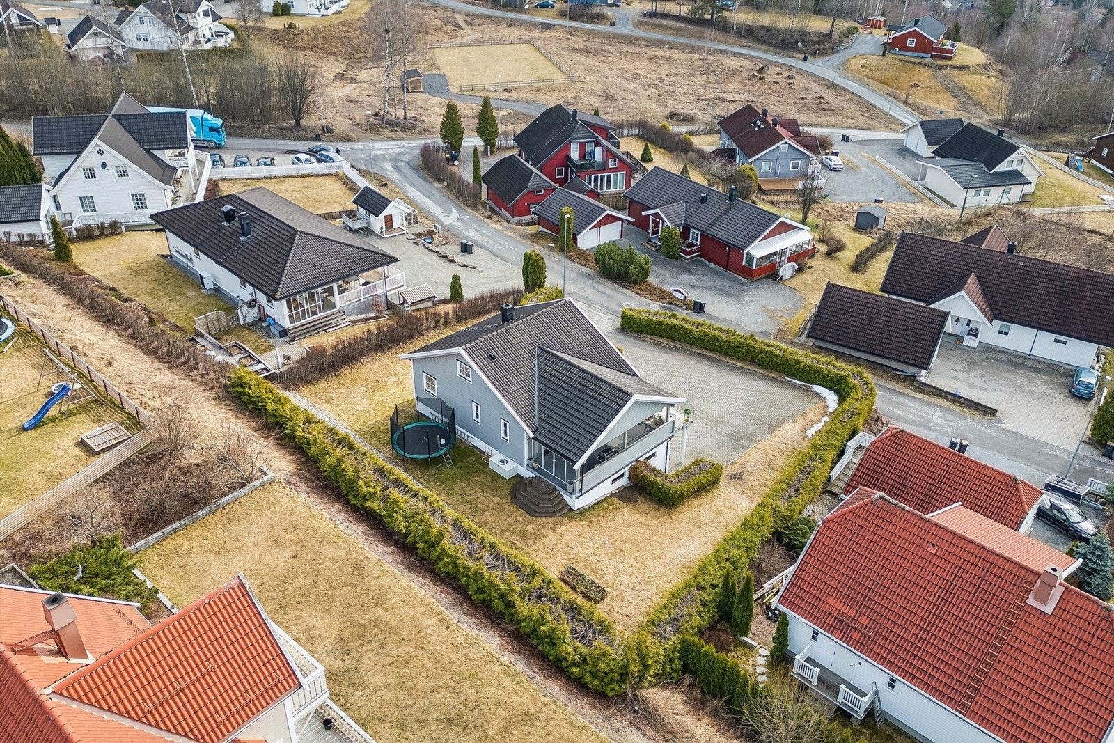 Eiendommen ligger familievennlig til på attraktive Minkafeltet i Brumunddal. Galleribilde