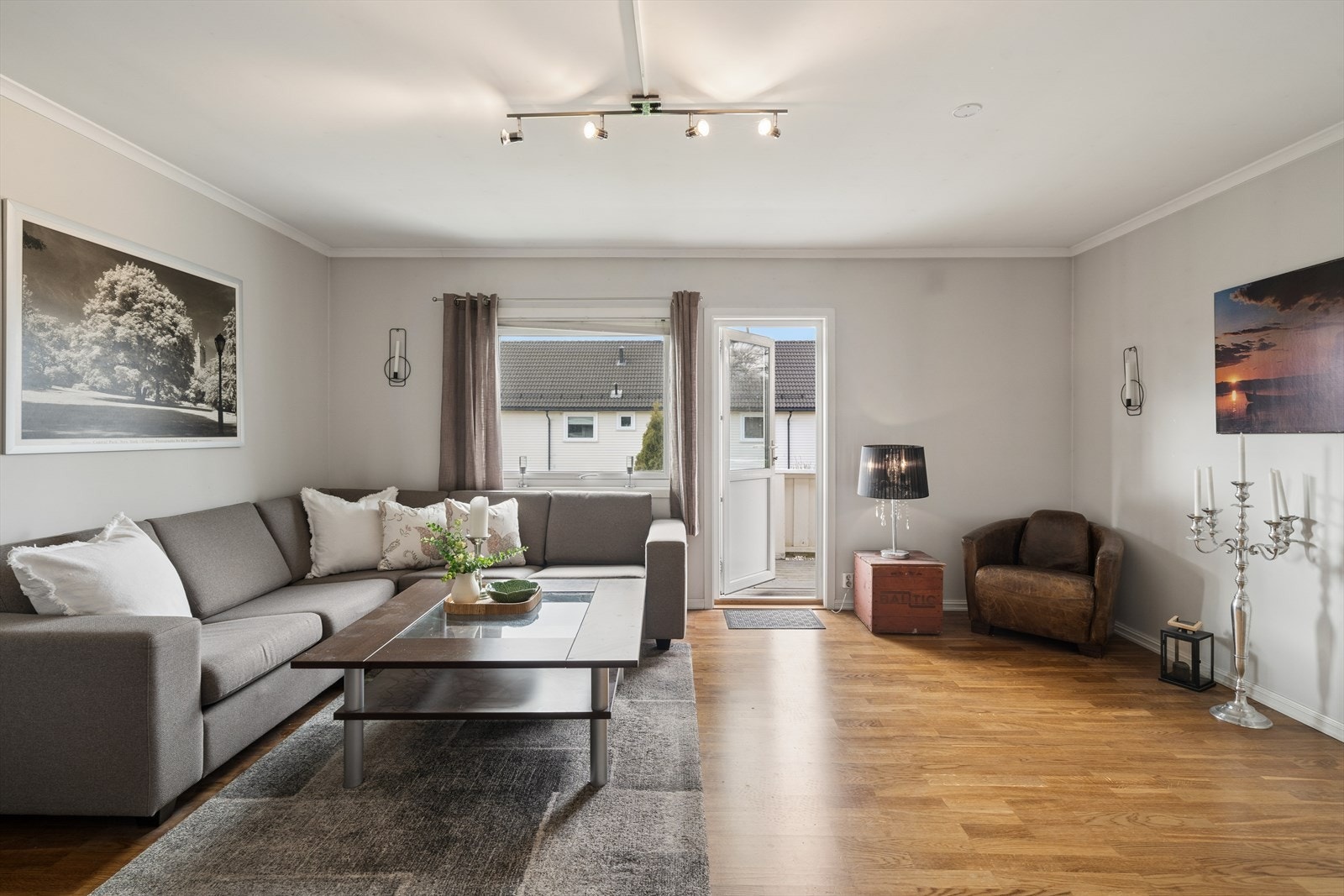 En arealeffektiv og gjennomgående leilighet met et internt bruksareal på 62 m². Galleribilde