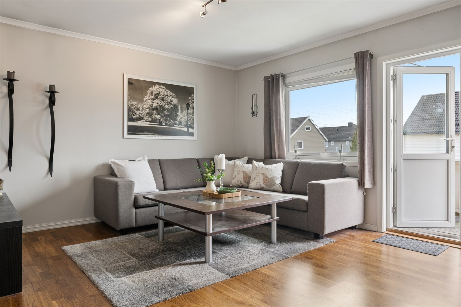 Utsyn fra stuen mot rolige omgivelser. Galleribilde