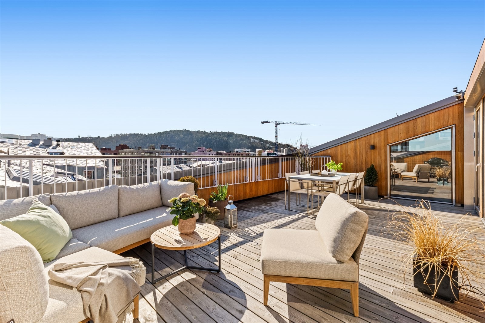 Privat takterrasse på hele 34 kvm. Perfekt i sosiale lag Galleribilde