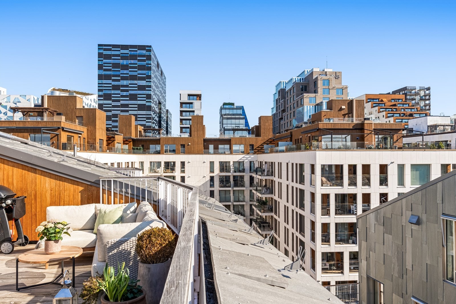 Herlig utsyn mot Barcode, Ekeberg m.m. Galleribilde