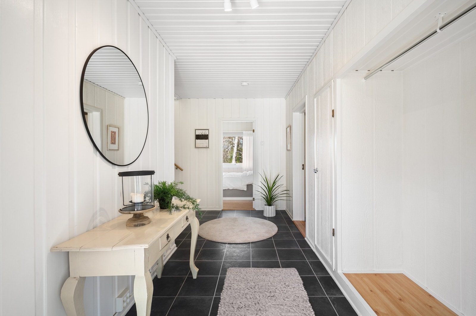 Romslig og luftig gang på 19m². Galleribilde